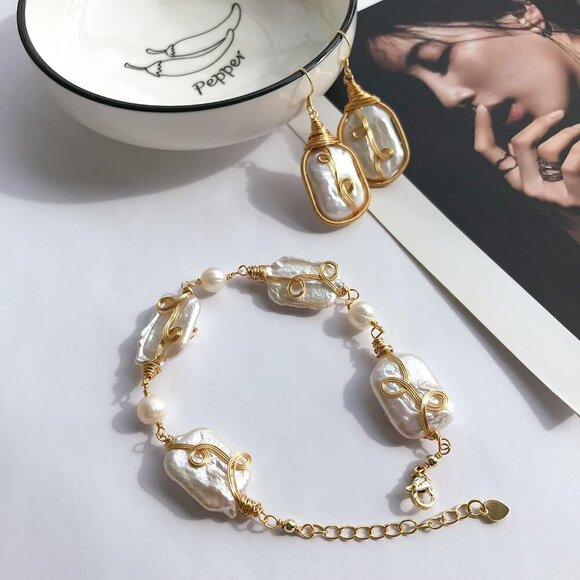 Red Lychee Baroque Pearl Bracelet for Women Gold Filled Stretch Gift for Mom - Picture 6 of 9